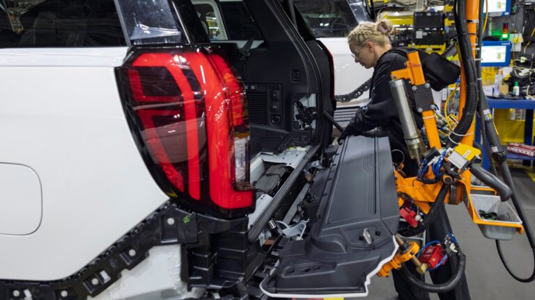 Ford Invests $1B in New Kentucky Truck Plant Paint Shop